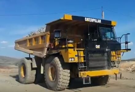  Весы для карьерного самосвалаБашкортостан, Баймак Весы установлены на карьерный самосвал CAT для контроля перегруза